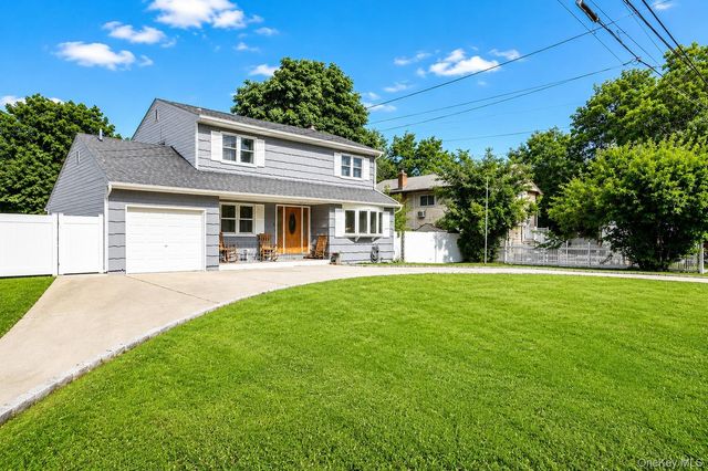299 Mount Vernon Avenue, Medford, NY 11763
