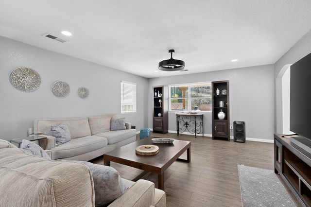8920 Blue Meadow Trail SW, Albuquerque, NM 87121