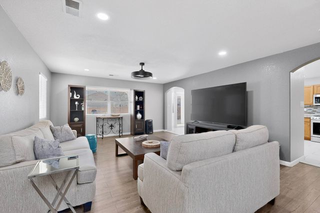 8920 Blue Meadow Trail SW, Albuquerque, NM 87121