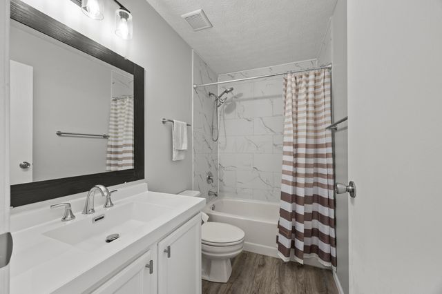 7673 Harbour Town Drive, Pickerington, OH 43147