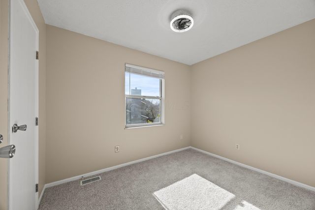 7673 Harbour Town Drive, Pickerington, OH 43147