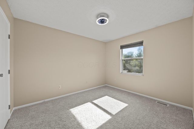 7673 Harbour Town Drive, Pickerington, OH 43147