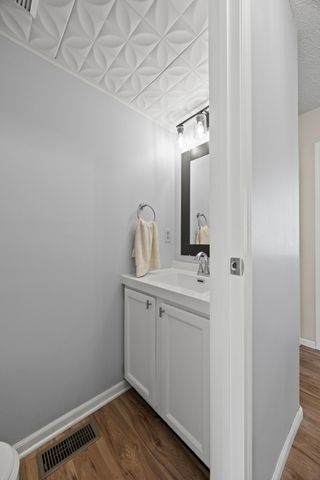 7673 Harbour Town Drive, Pickerington, OH 43147