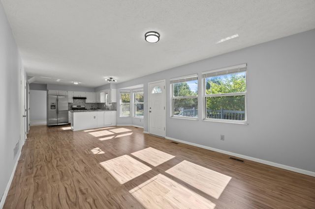 7673 Harbour Town Drive, Pickerington, OH 43147