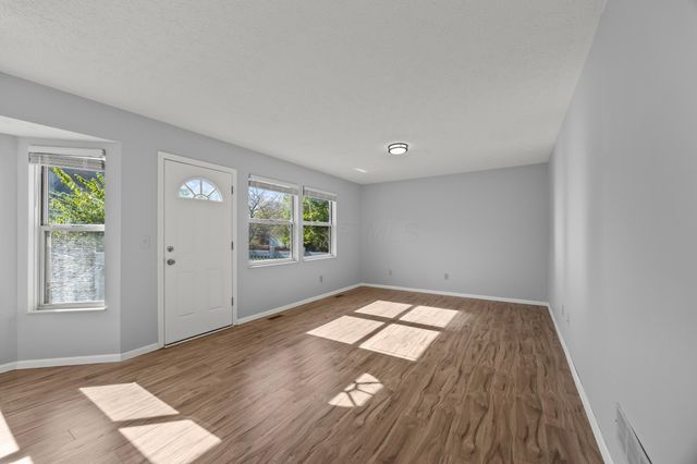 7673 Harbour Town Drive, Pickerington, OH 43147