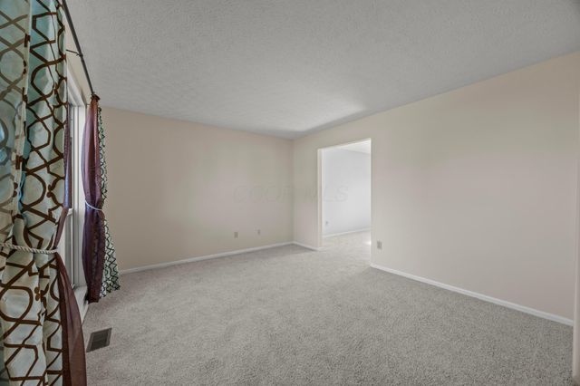 7673 Harbour Town Drive, Pickerington, OH 43147