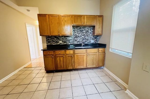 7615 S Emerald Avenue, Chicago, IL 60620
