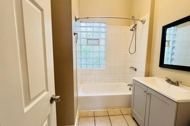7615 S Emerald Avenue, Chicago, IL 60620