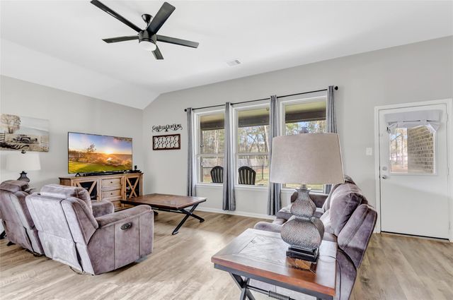 395 Road 662, Dayton, TX 77535