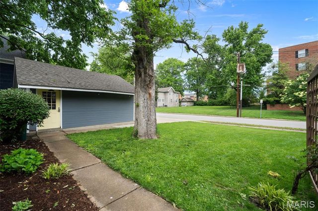 113 S Gore Avenue, St Louis, MO 63119