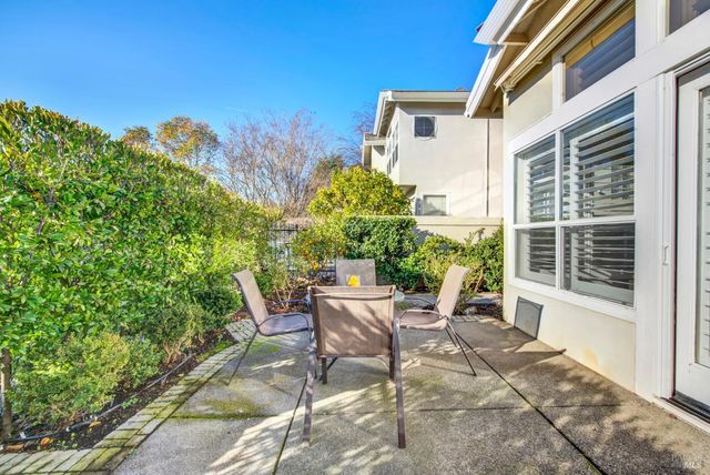 2897 Quail Hollow Dr, Fairfield, CA 94534