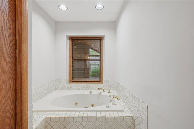 4596 Lilac Lane N, Lake Elmo, MN 55042