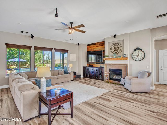 5724 W ROWEL Road, Phoenix, AZ 85083