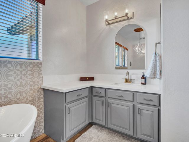 5724 W ROWEL Road, Phoenix, AZ 85083