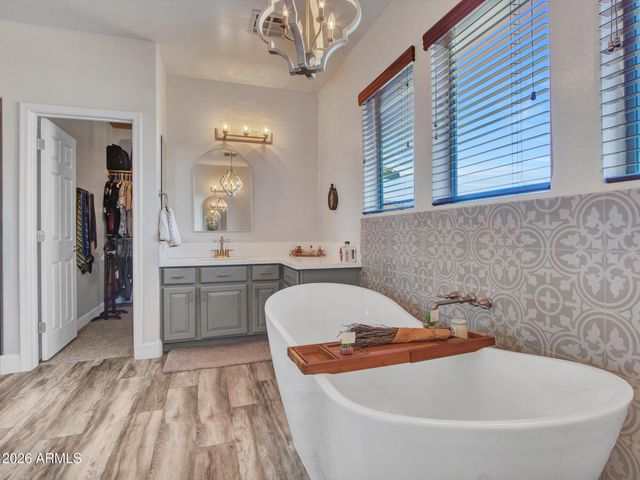 5724 W ROWEL Road, Phoenix, AZ 85083