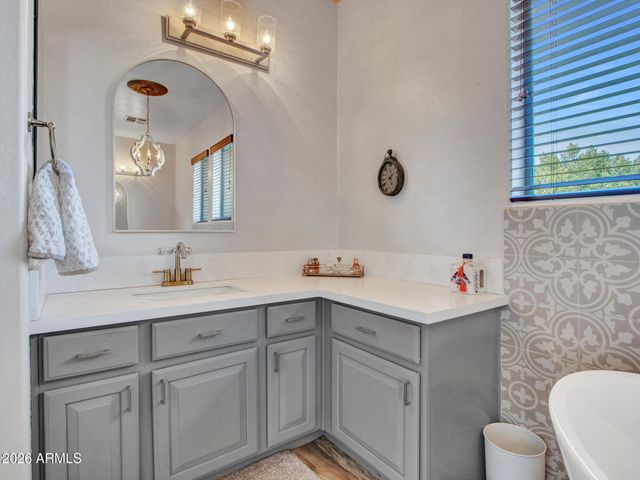 5724 W ROWEL Road, Phoenix, AZ 85083