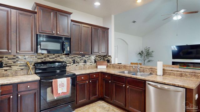 6776 Barnwood Dr, Milton, FL 32570