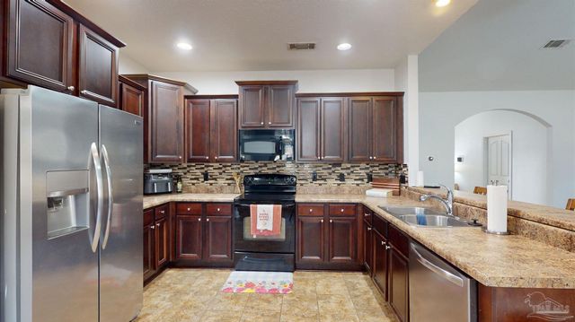 6776 Barnwood Dr, Milton, FL 32570