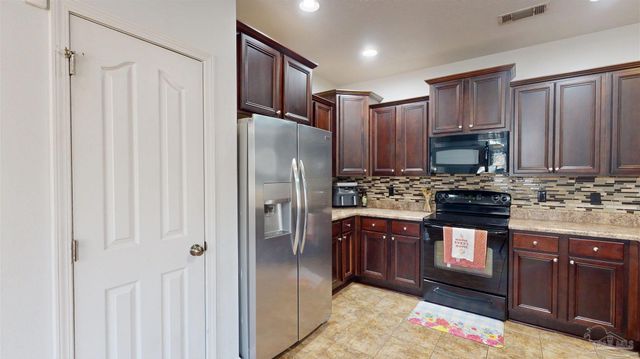 6776 Barnwood Dr, Milton, FL 32570