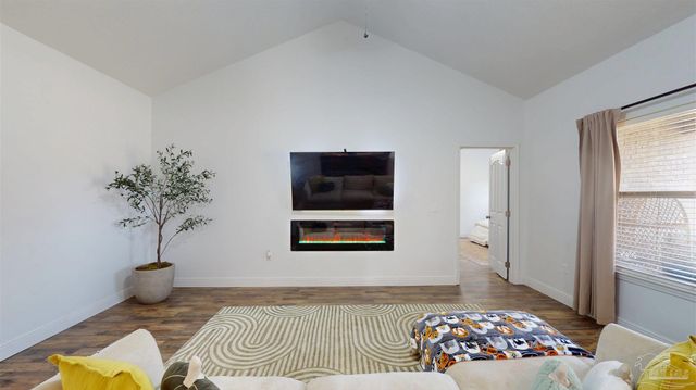 6776 Barnwood Dr, Milton, FL 32570