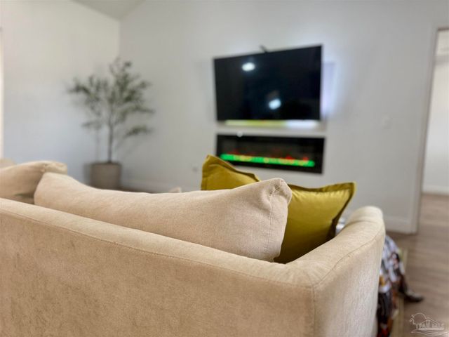 6776 Barnwood Dr, Milton, FL 32570