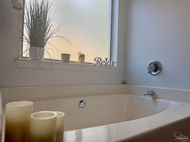 6776 Barnwood Dr, Milton, FL 32570