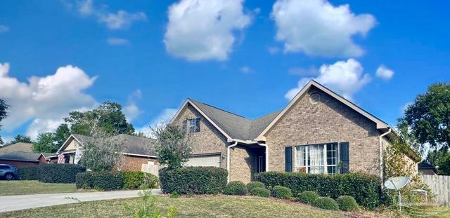 6776 Barnwood Dr, Milton, FL 32570