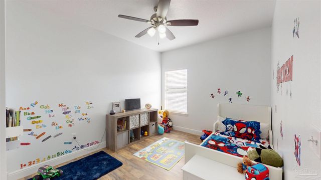 6776 Barnwood Dr, Milton, FL 32570