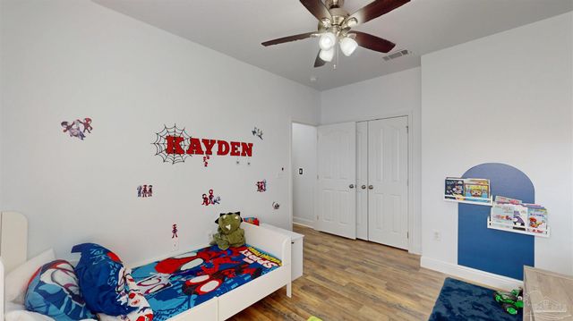 6776 Barnwood Dr, Milton, FL 32570