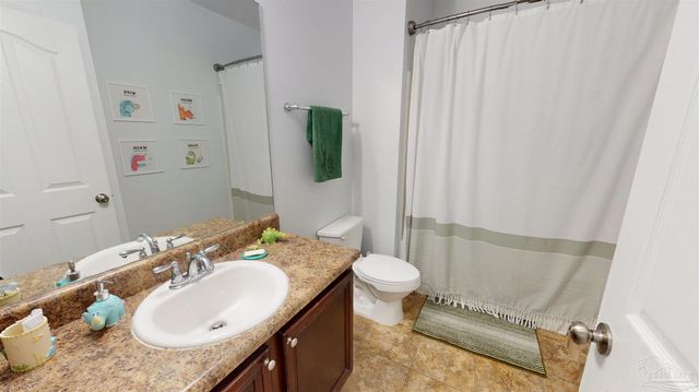 6776 Barnwood Dr, Milton, FL 32570