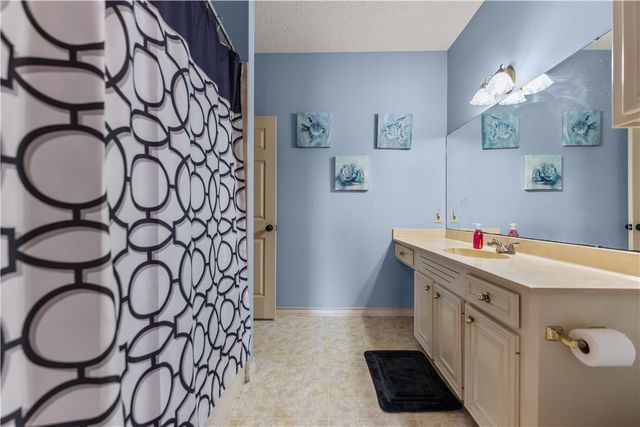 7401 Blue Lake Dr, Corpus Christi, TX 78413