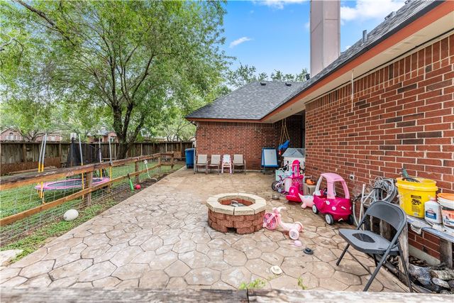 7401 Blue Lake Dr, Corpus Christi, TX 78413