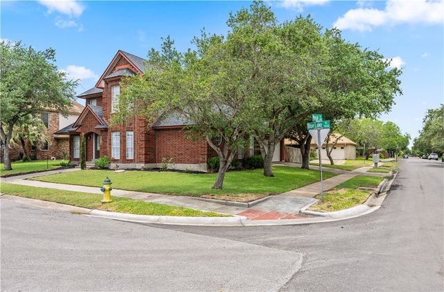 7401 Blue Lake Dr, Corpus Christi, TX 78413