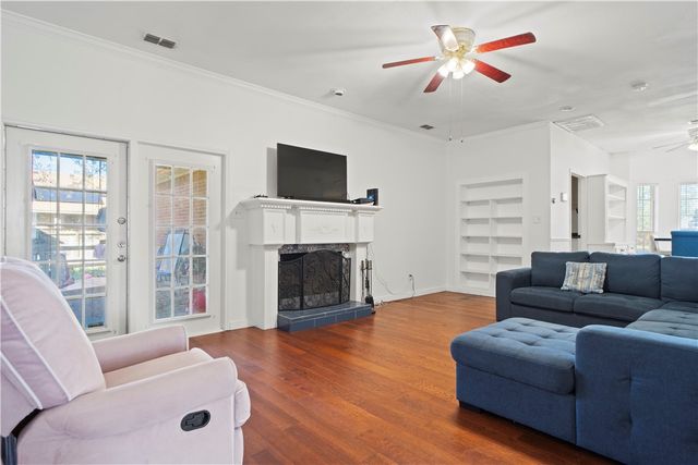 7401 Blue Lake Dr, Corpus Christi, TX 78413