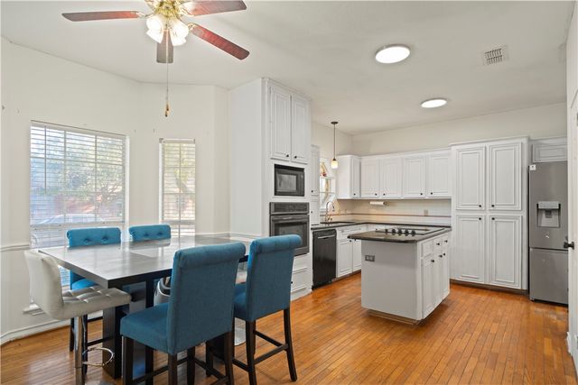 7401 Blue Lake Dr, Corpus Christi, TX 78413