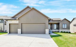 2524 N Emerald Ct, Andover, KS 67002