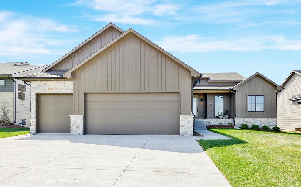 2524 N Emerald Ct, Andover, KS 67002