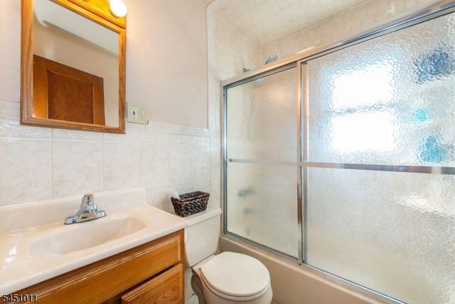 98 Tuella Ave, Elmwood Park Boro, NJ 07407