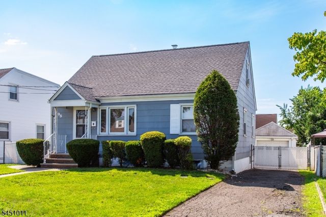 98 Tuella Ave, Elmwood Park Boro, NJ 07407