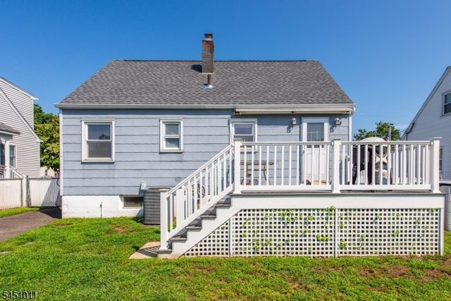 98 Tuella Ave, Elmwood Park Boro, NJ 07407