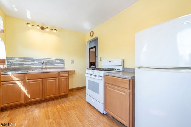 98 Tuella Ave, Elmwood Park Boro, NJ 07407