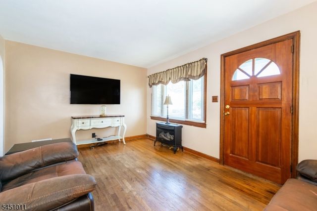 98 Tuella Ave, Elmwood Park Boro, NJ 07407