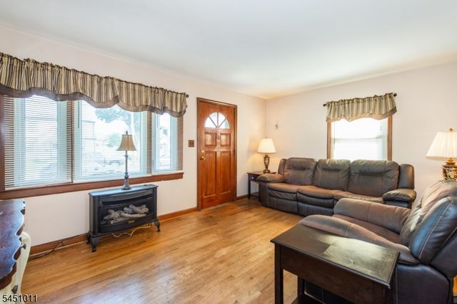 98 Tuella Ave, Elmwood Park Boro, NJ 07407