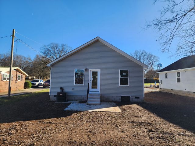 713 Hunt St, Winchester, TN 37398