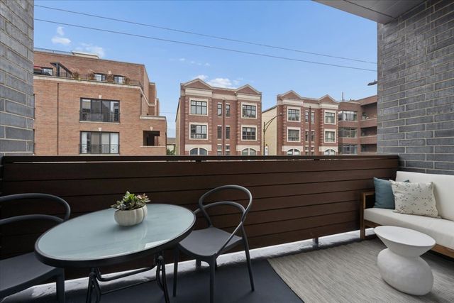 2837 N Halsted Street 2N, Chicago, IL 60657