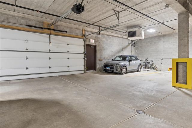2837 N Halsted Street 2N, Chicago, IL 60657