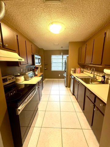 4893 Palm Hill Drive 22a, West Palm Beach, FL 33415