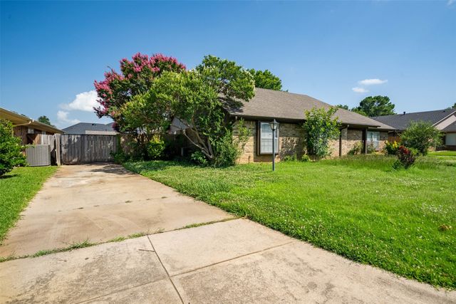4404 Three Oaks Drive, Arlington, TX 76016