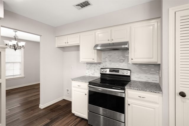 4404 Three Oaks Drive, Arlington, TX 76016