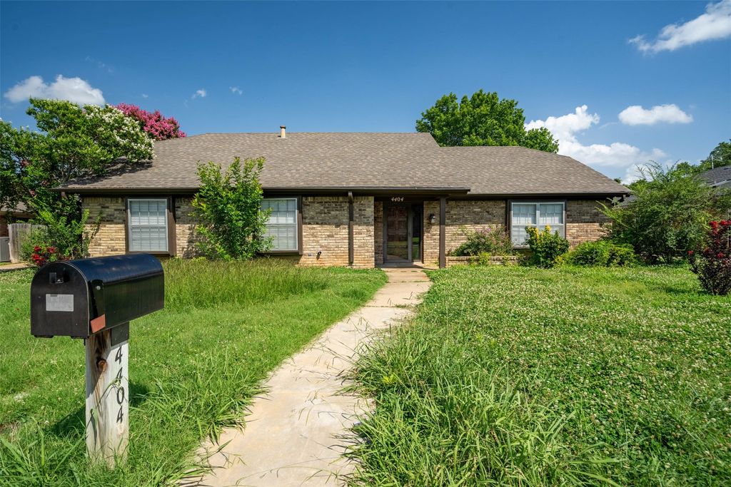 4404 Three Oaks Drive, Arlington, TX 76016